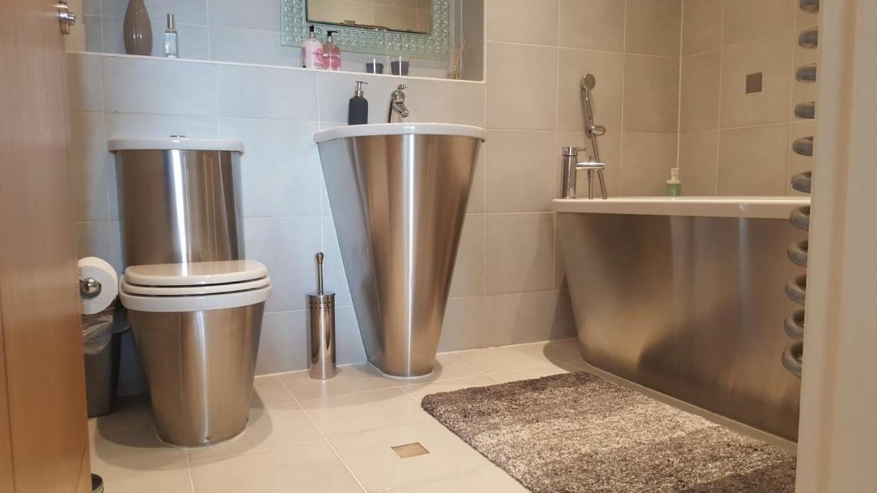 Sky Night Serviced Apartments 카디프 외부 사진