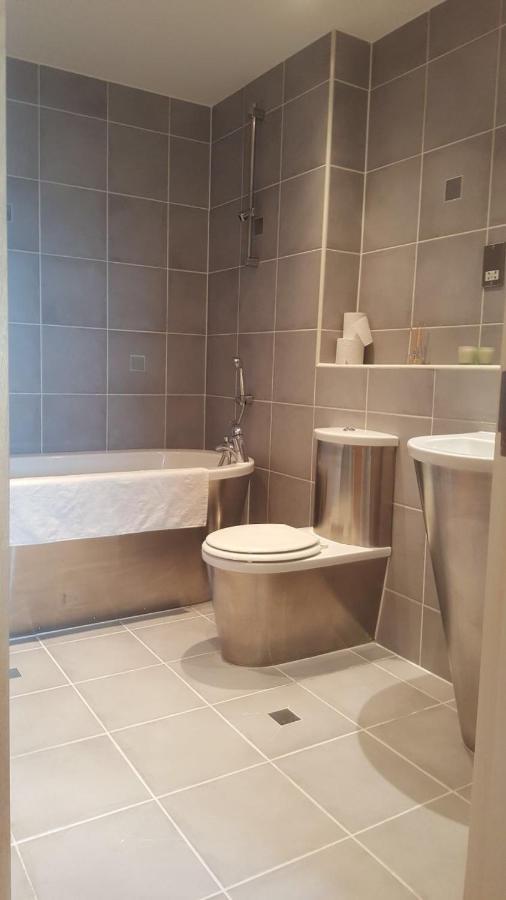 Sky Night Serviced Apartments 카디프 외부 사진